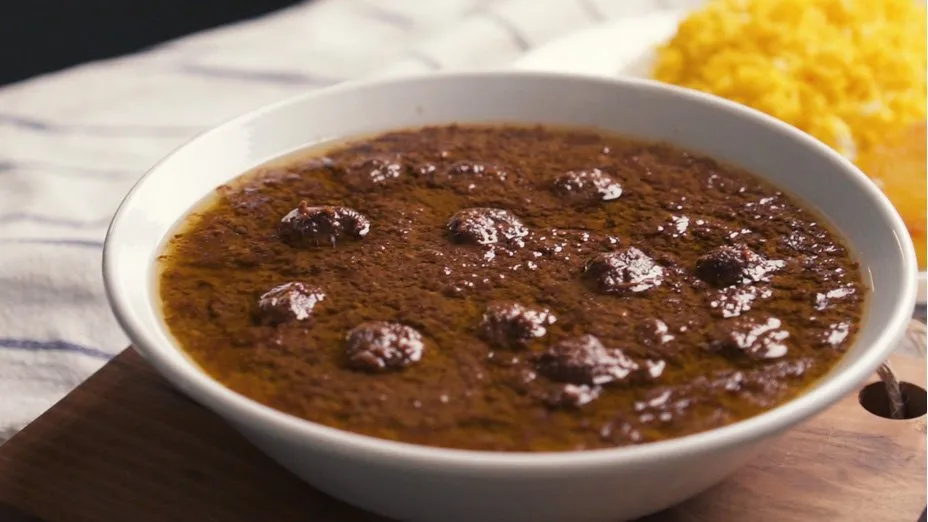 خورشت فسنجان با گوشت قلقلی