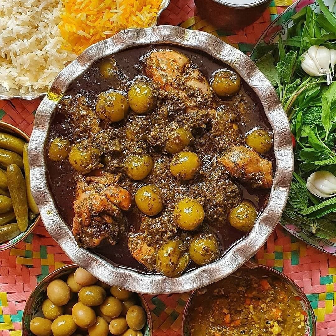 طرز تهیه خورشت گوجه سبز با مرغ
