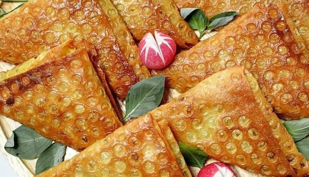 سمبوسه با نان لواش و گوشت چرخ کرده