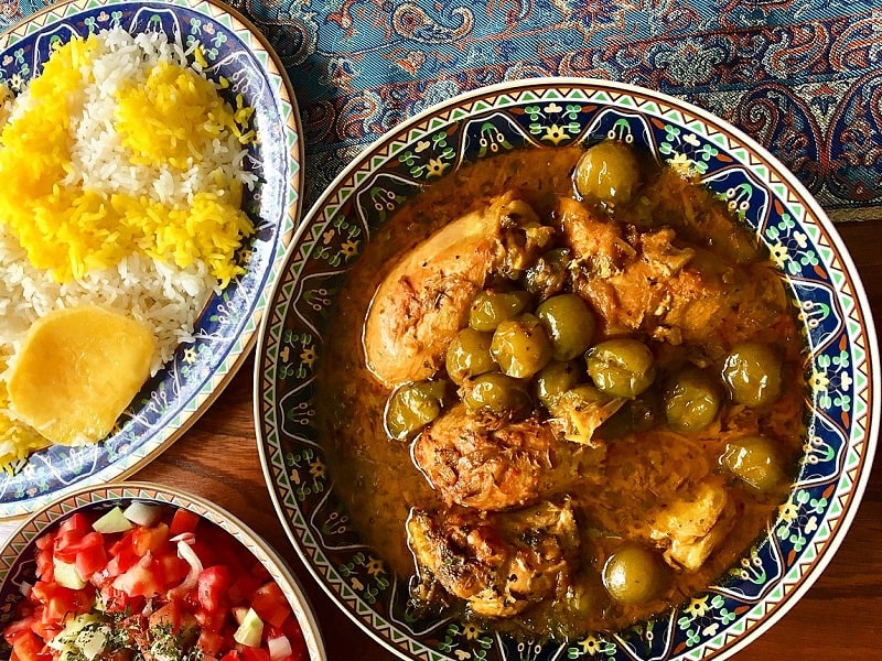 مواد لازم خورشت گوجه سبز با مرغ