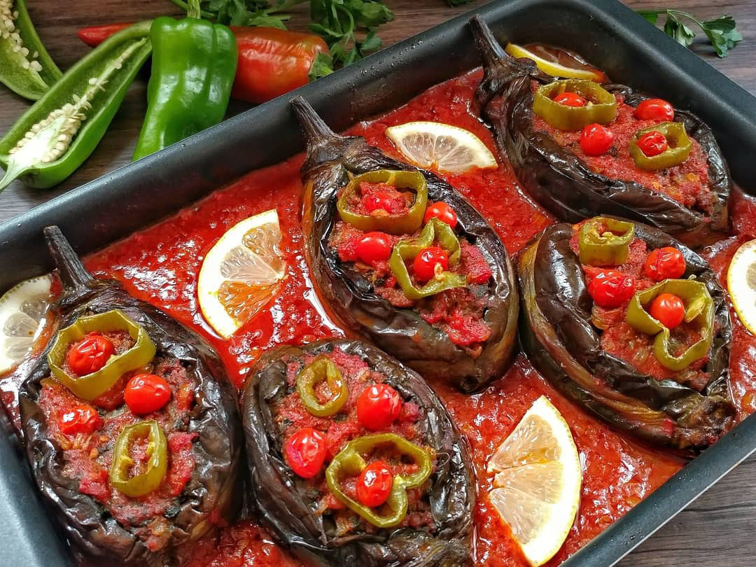 طرز تهیه دلمه بادمجان شکم پر با مرغ