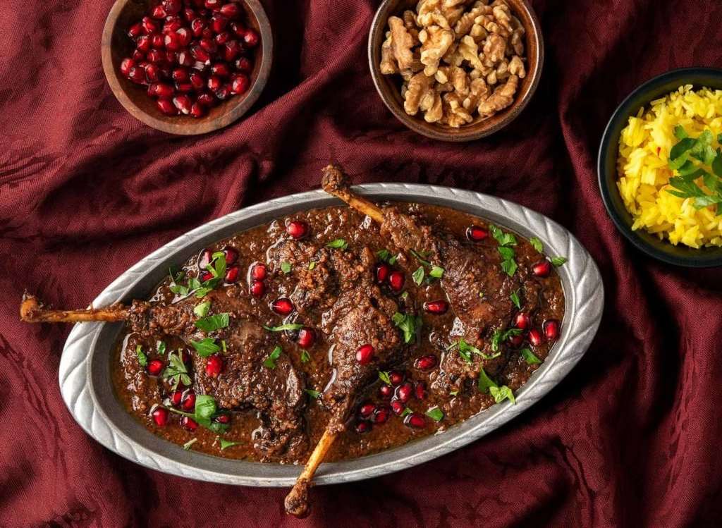 خورشت فسنجان مجلسی با مرغ