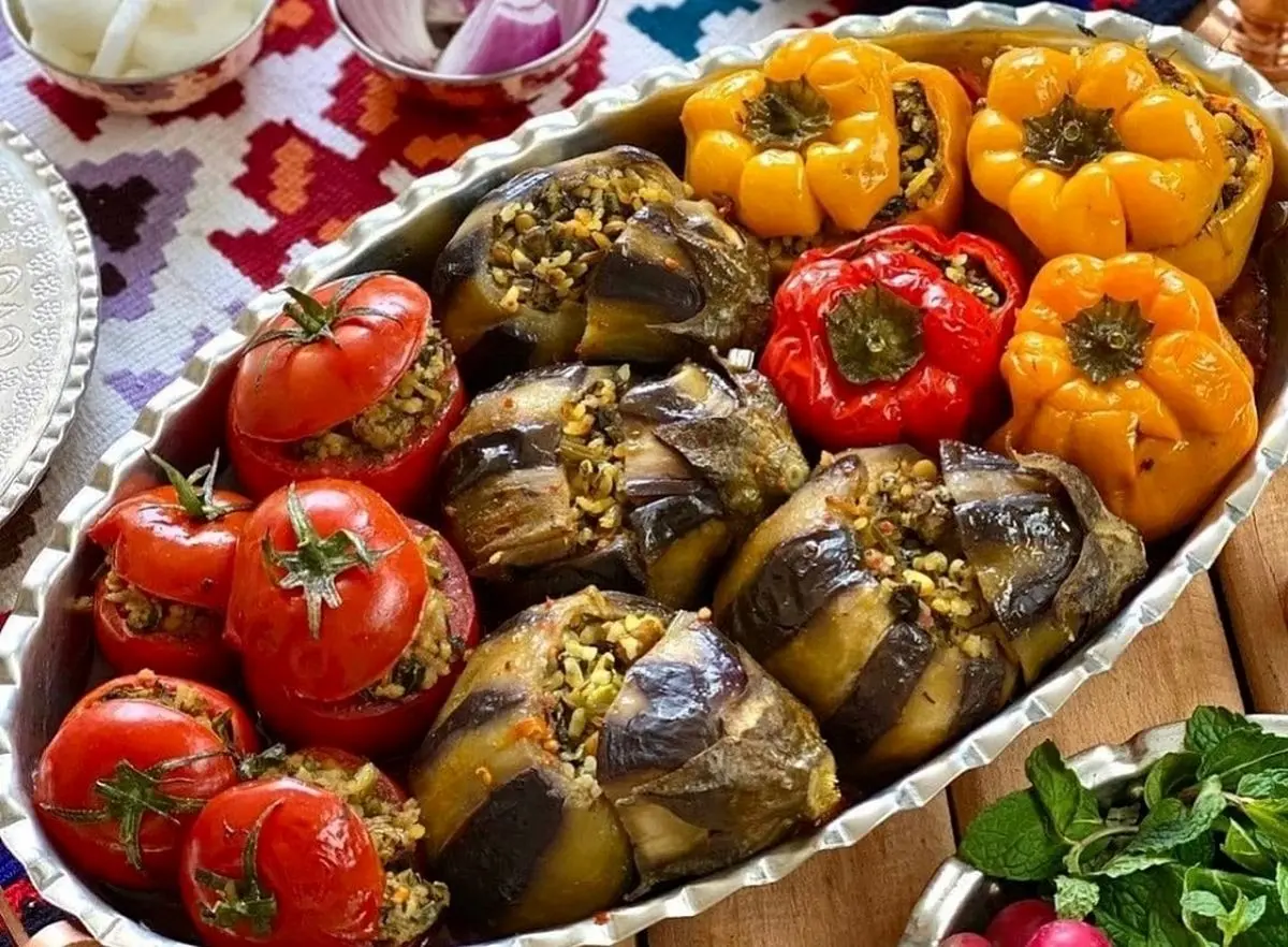 طرز تهیه دلمه بادمجان و فلفل دلمه ای