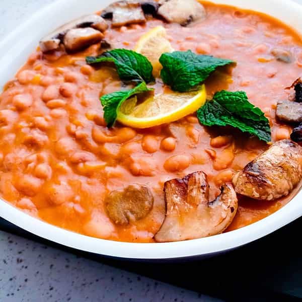طرز تهیه خوراک لوبیا چیتی با قارچ و سیب زمینی