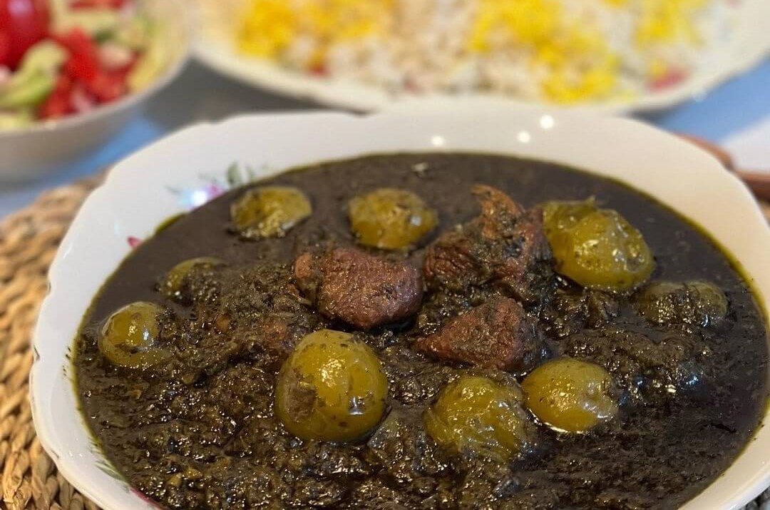 خورشت گوجه سبز گیلانی