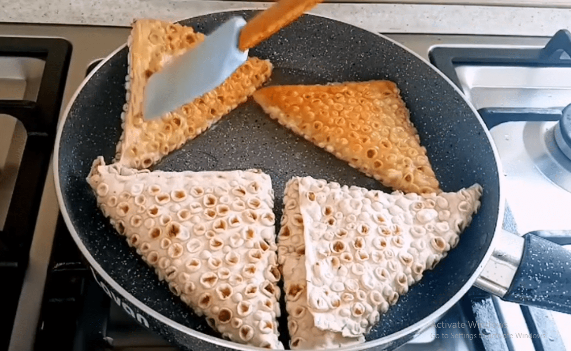 سمبوسه با نان لواش و مرغ