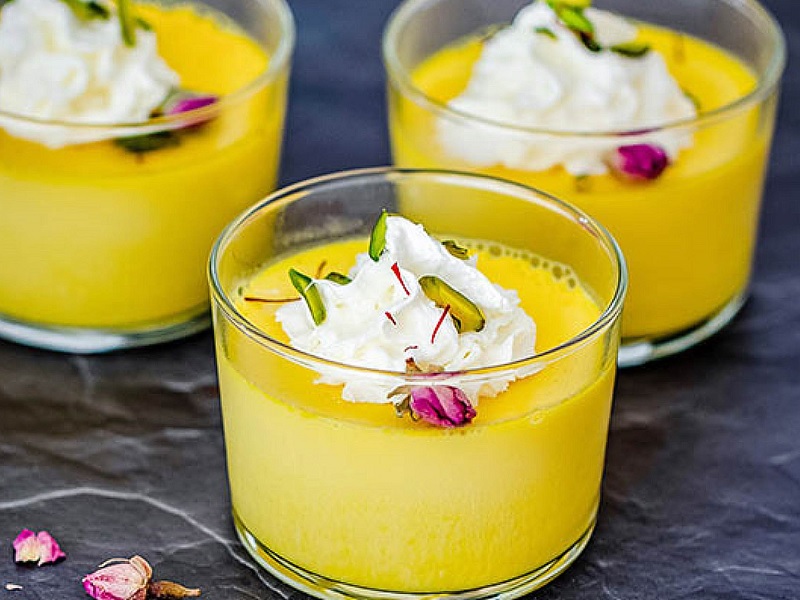 طرز تهیه دسر زعفرانی لیوانی