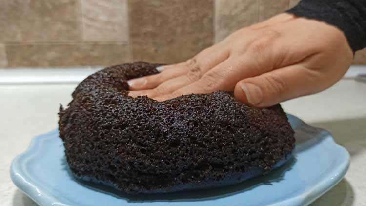 طرز تهیه کیک خیس پف‌دار