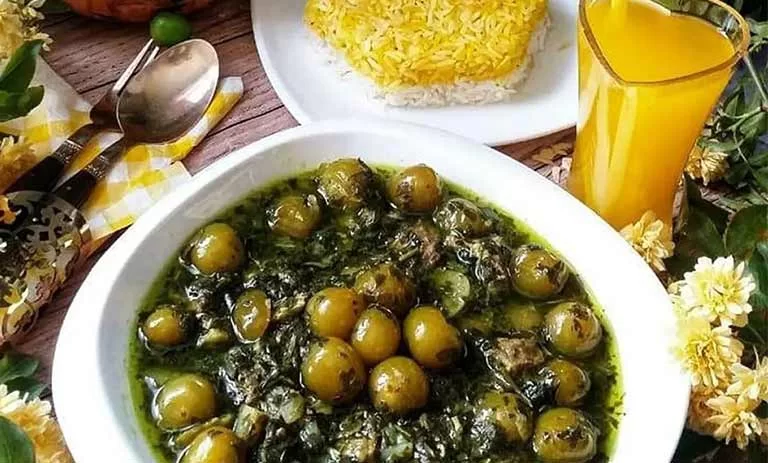 سبزیجات مورد استفاده در تهیه خورشت گوجه سبز