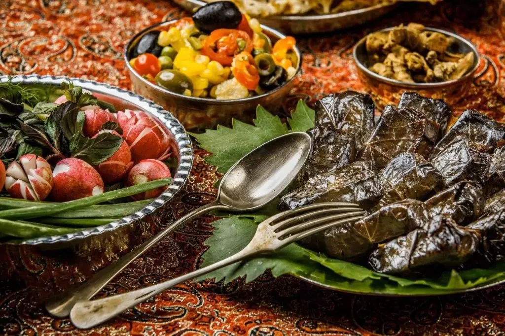 دلمه برگ مو تبریزی بدون گوشت