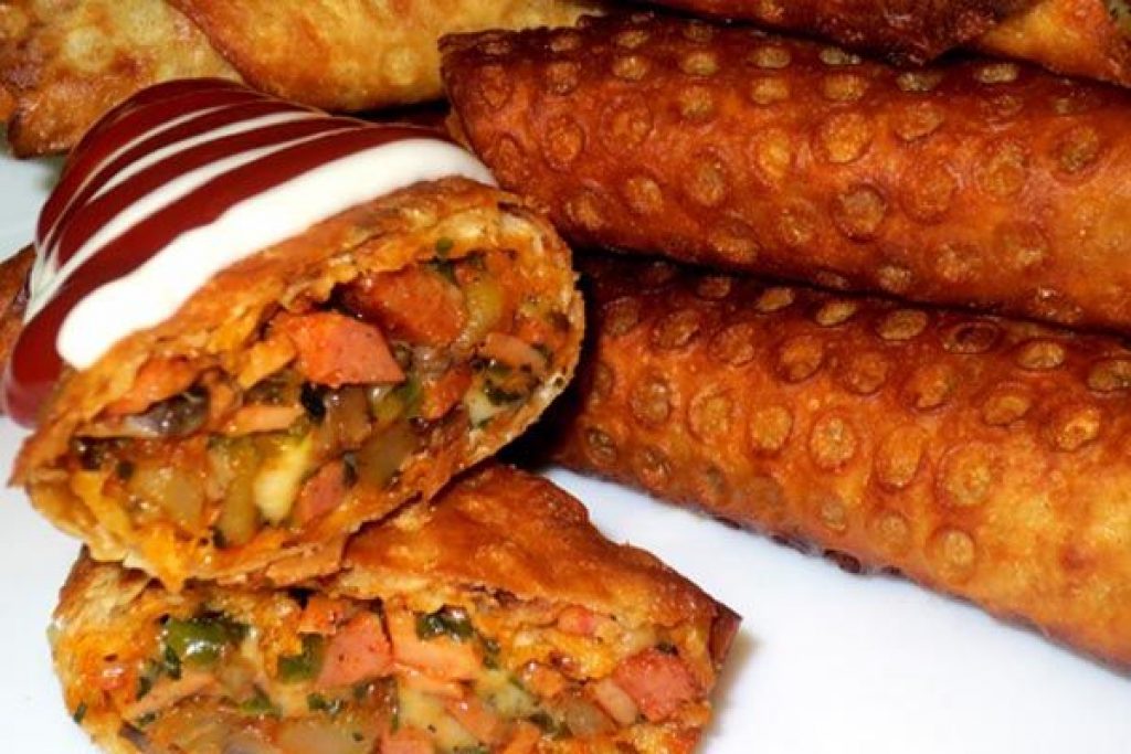 سمبوسه با نان لواش و سوسیس