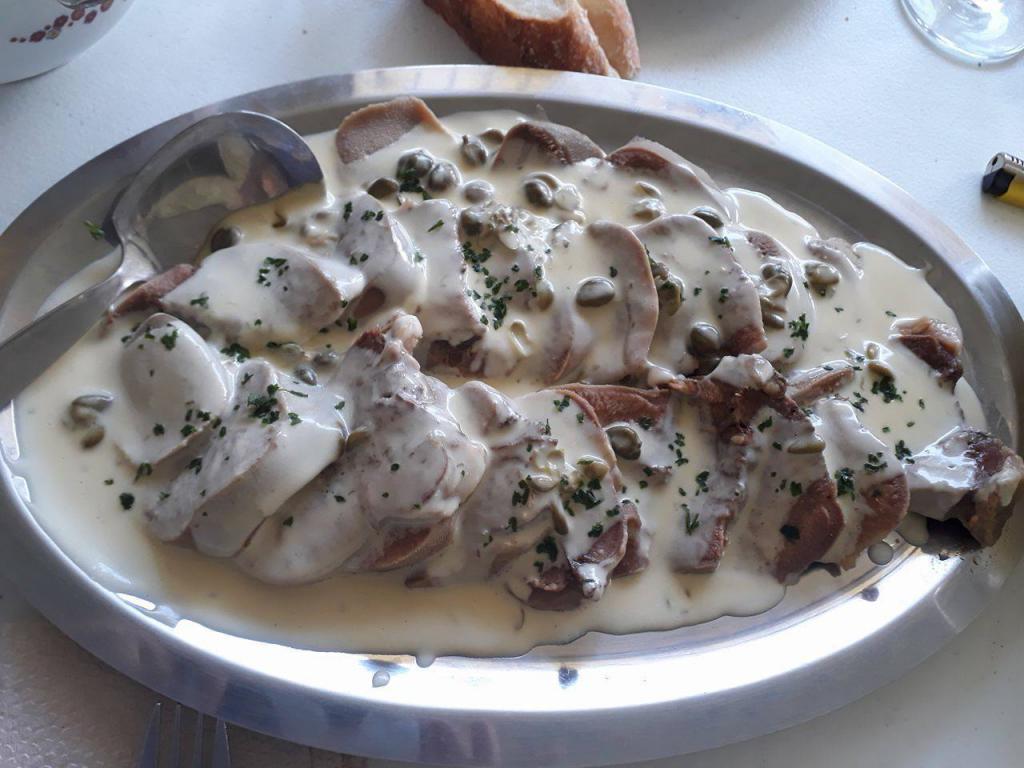 خوراک زبان با سس خامه