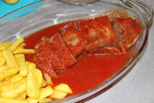 خوراک زبان با سس قرمز