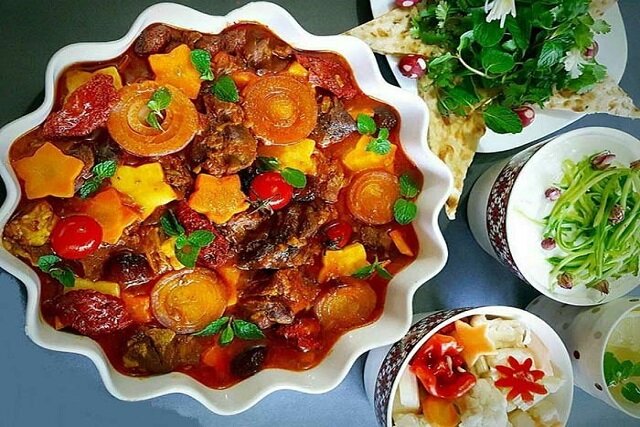 تاس کباب با گوشت چرخ کرده