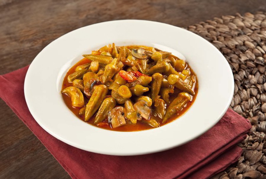 خوراک بامیه با قارچ