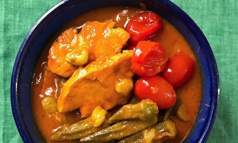 خوراک بامیه با مرغ