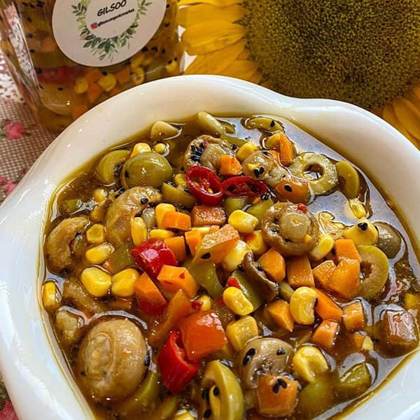 طرز تهیه ترشی مکزیکی خوش‌رنگ با گوجه تازه